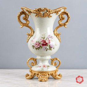 Bình sứ trắng UP069 có hai quai uốn vàng, chân đế trang trí vàng và họa tiết hoa hồng