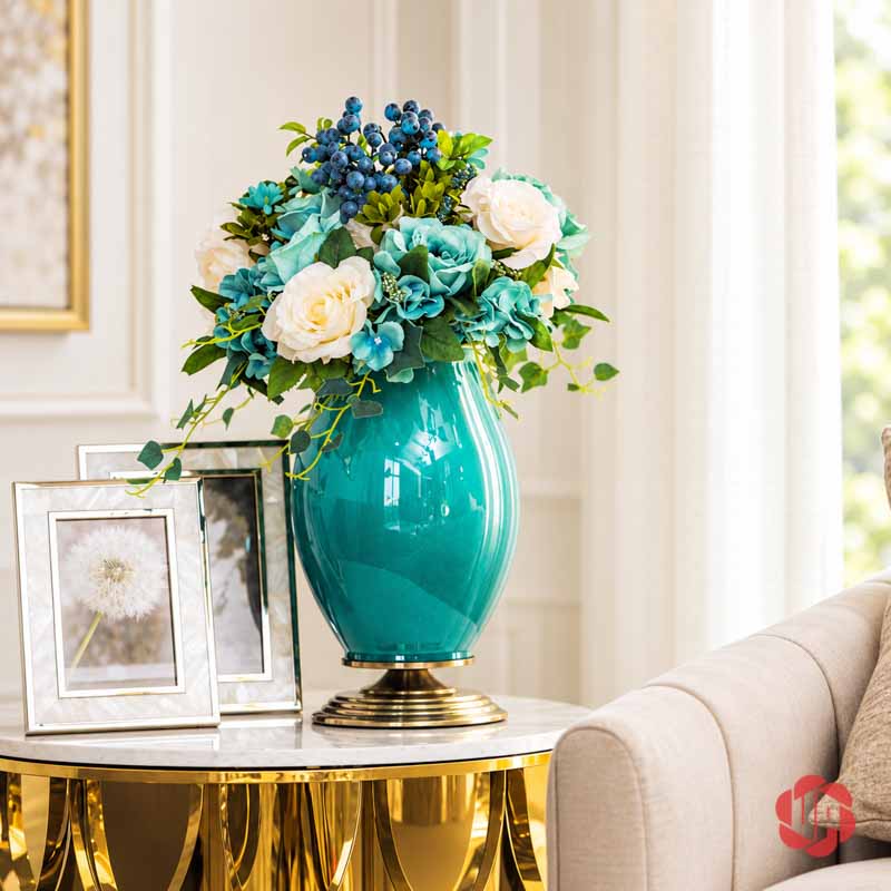 Bộ Lọ Hoa Tân Cổ Điển Xanh Ngọc Men Rạn Cao Cấp UP054A Bình hoa sứ xanh ngọc cắm hoa xanh trắng đặt trên bàn trang trí bên ghế sofa