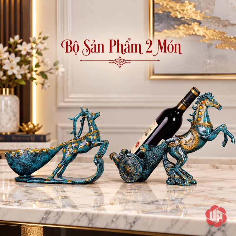 Kệ Rượu Vang Tuấn Mã Và Tuần Lộc Nghệ Thuật UP016R Kệ rượu vang tuấn mã và tuần lộc trưng bày hai sản phẩm tách rời, một mẫu có hình xe kéo.