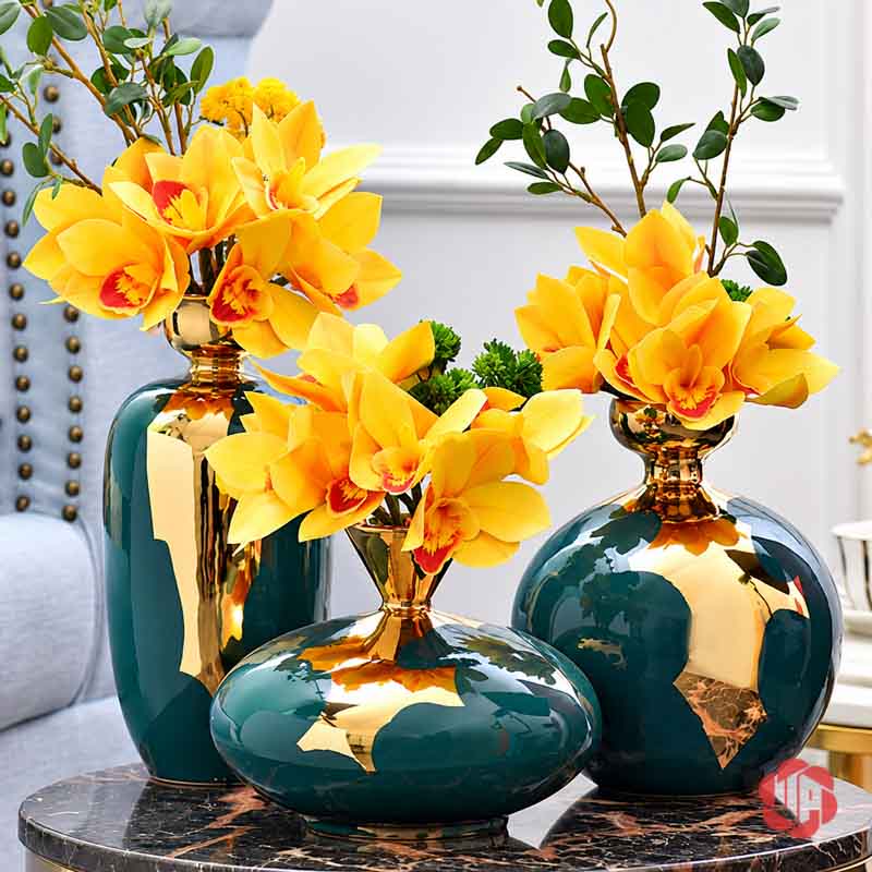 Bộ Bình Hoa Gốm Sứ Trang Trí Bắc Âu Họa Tiết Ánh Kim Cao Cấp UP053 Bộ ba bình gốm sứ xanh ngọc phối mảng vàng lớn với bình cao cắm hoa vàng rực rỡ