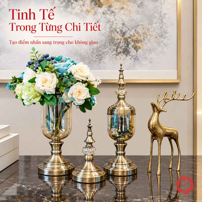 Bộ Lọ Hoa Thủy Tinh Tân Cổ Điển Trang Trí Phòng Khách UP002 Bộ lọ thủy tinh cắm hoa trắng xanh đặt trên tủ gỗ cùng tượng hươu vàng