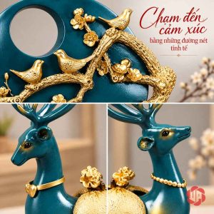 Ảnh ghép cận cảnh những chú chim vàng trên cành cây và phần đầu hai tượng hươu xanh