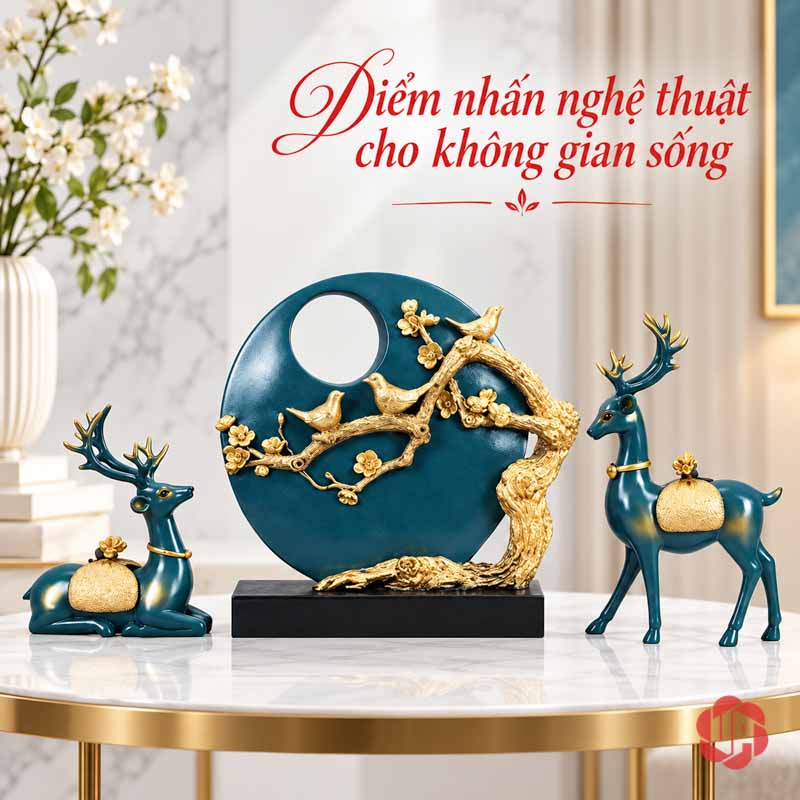 Bộ Tượng Hươu Và Đàn Chim Trang Trí Phòng Khách UPV008 Bộ tượng hươu xanh và chim vàng đặt trên bàn tròn mặt đá với chân vàng trong phòng khách