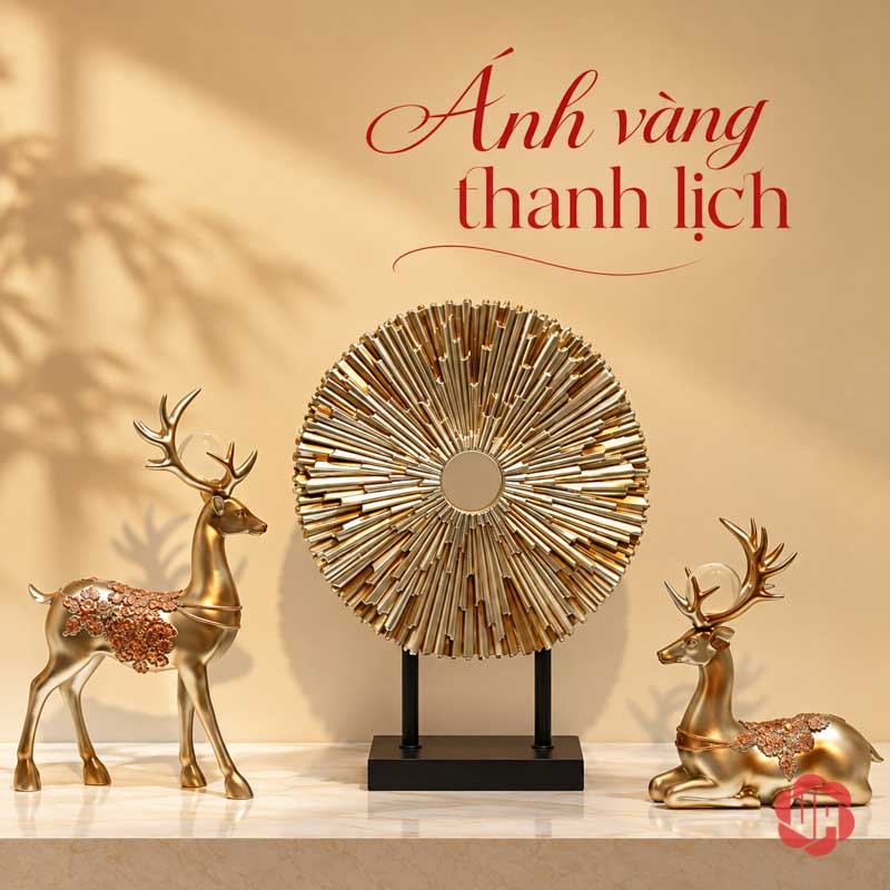 Bộ Tượng Hươu Và Hoa Mặt Trời Trang Trí Phòng Khách UPV014 Bộ tượng hươu đứng và hươu nằm màu vàng cùng đĩa tròn nan tỏa đặt trên bàn màu kem