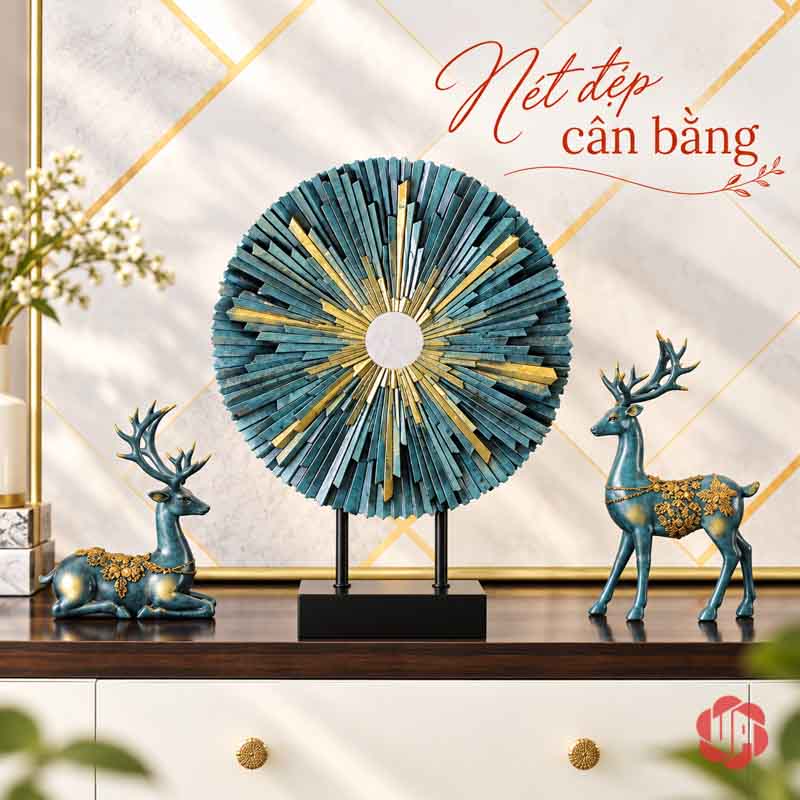 Bộ Tượng Hươu Và Hoa Mặt Trời Trang Trí Phòng Khách UPV014 Tượng hươu nằm bên trái tượng hươu đứng bên phải và đĩa hoa mặt trời xanh ở giữa trên tủ gỗ