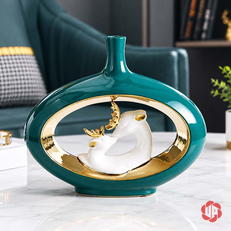 Cặp Bình Hoa Gốm Sứ Gia Đình Hươu Xanh Ngọc Cao Cấp UP068 Cận cảnh bình dáng ngang màu xanh ngọc với hình tượng hươu trắng và vàng