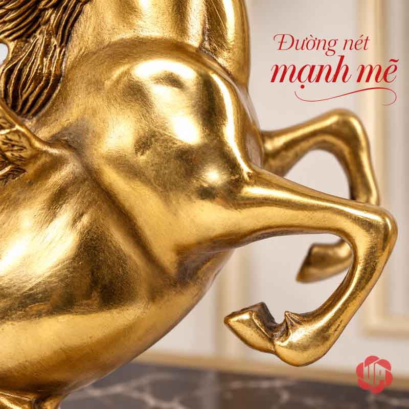 Ngựa Thần Pegasus Bằng Đồng Tượng Ngựa Có Cánh Để Bàn UPD035 Cận cảnh ngực và chân trước nâng cao của tượng ngựa