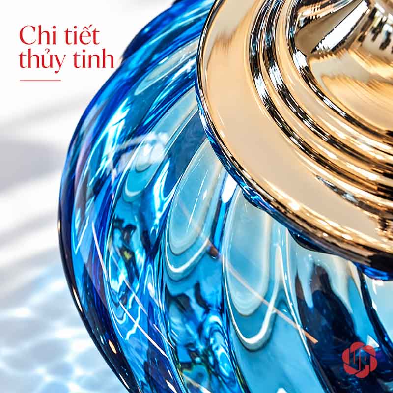 Bộ Lọ Hoa Thủy Tinh Xanh Bạc Tân Cổ Điển UPT09 Cận cảnh thân lọ thủy tinh xanh vân nổi phối phần kim loại ánh bạc