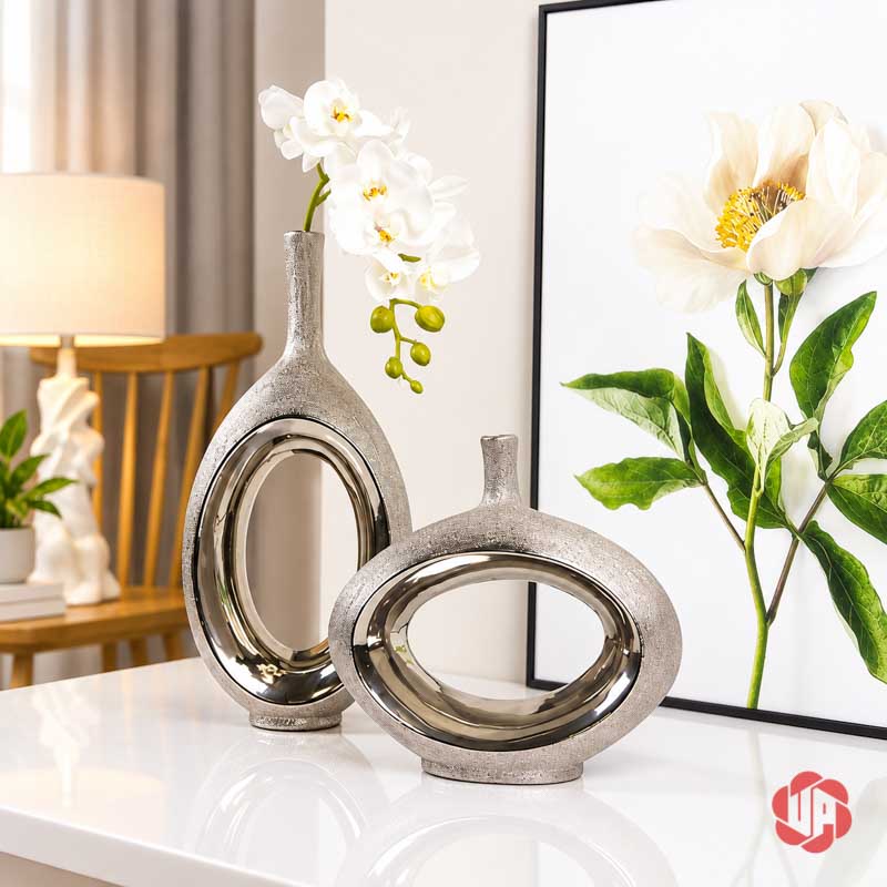 Cặp Bình Gốm Sứ Mạ Bạc Trang Trí Hiện Đại UP066 Cặp bình gốm sứ mạ bạc cùng hoa lan trắng trang trí trên bàn đá