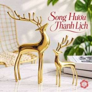 Cặp hươu đồng dáng đứng cao thấp trên nền sáng
