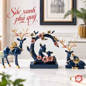 Gia đình hươu màu xanh dương trên mặt bàn sáng