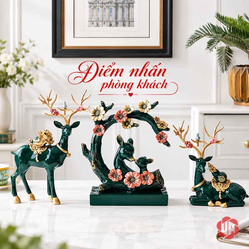 Cặp Hươu Trang Trí Và Gia Đình Hươu Tài Lộc UPV068 Bộ gia đình hươu xanh trên mặt bàn trước tường sáng