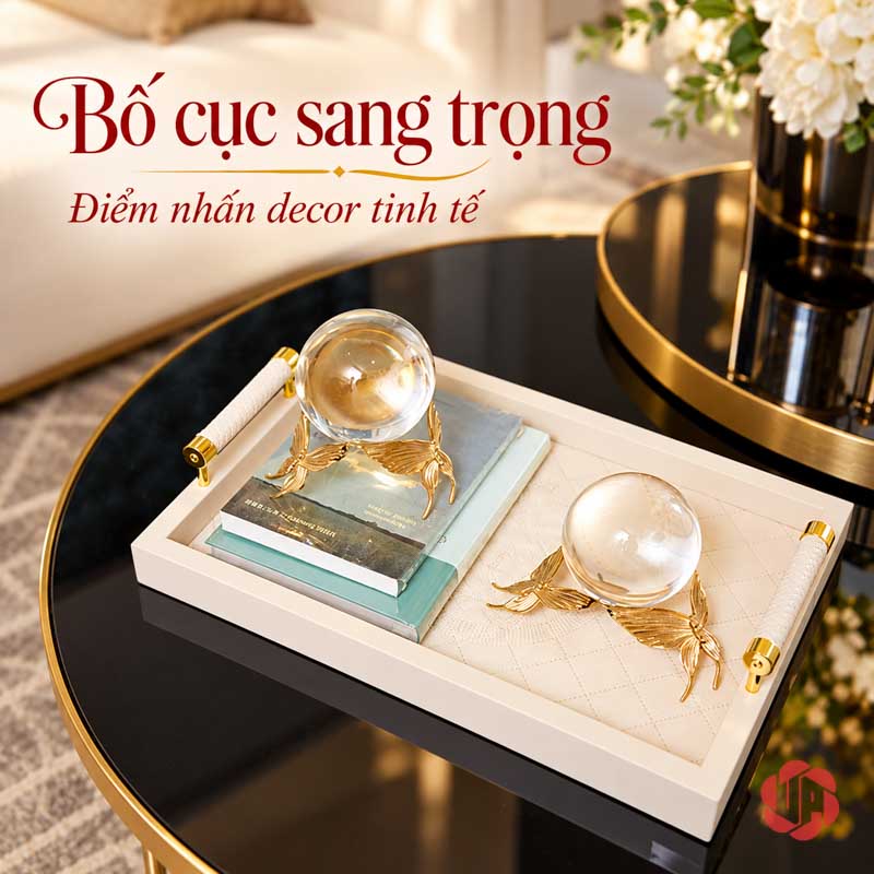 Cầu Thủy Tinh Trang Trí Chân Bướm Ánh Vàng UP013 Cầu thủy tinh trang trí nhìn từ trên trong khay chữ nhật