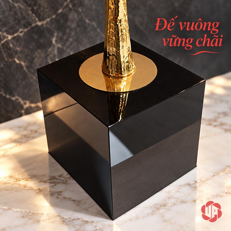 Decor Trang Trí Cây Phú Quý Vàng Đế Đá UP059 Cận thân cây vàng nối với chân đế đá đen