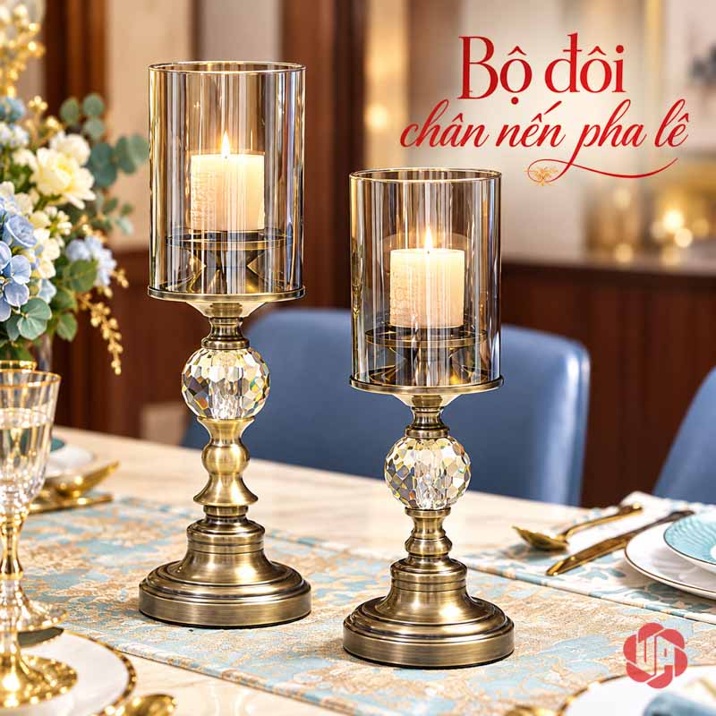 Chân Nến Pha Lê Thủy Tinh Phong Cách Tân Cổ Điển UP029 Chân nến pha lê thủy tinh bộ đôi trên bàn ăn có khăn hoa văn