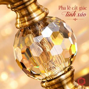 Chân nến pha lê thủy tinh chi tiết khối cầu cắt giác ở thân