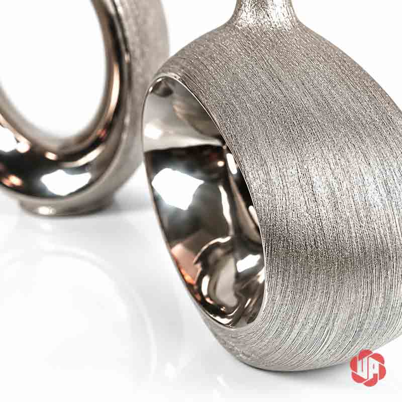 Cặp Bình Gốm Sứ Mạ Bạc Trang Trí Hiện Đại UP066 Cận cảnh đường vân và bề mặt ánh bạc của bình gốm sứ UP066