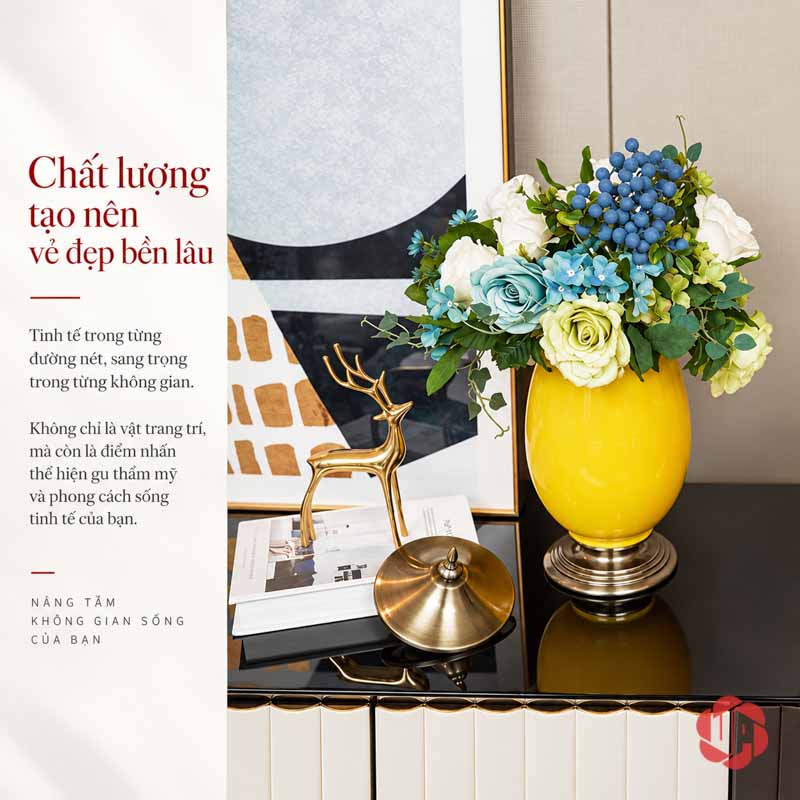 Bộ Lọ Hoa Tân Cổ Điển Màu Vàng Sang Trọng UP054B Ảnh thiết kế giới thiệu lớp men bóng vàng và chi tiết cổ bình hoa sứ
