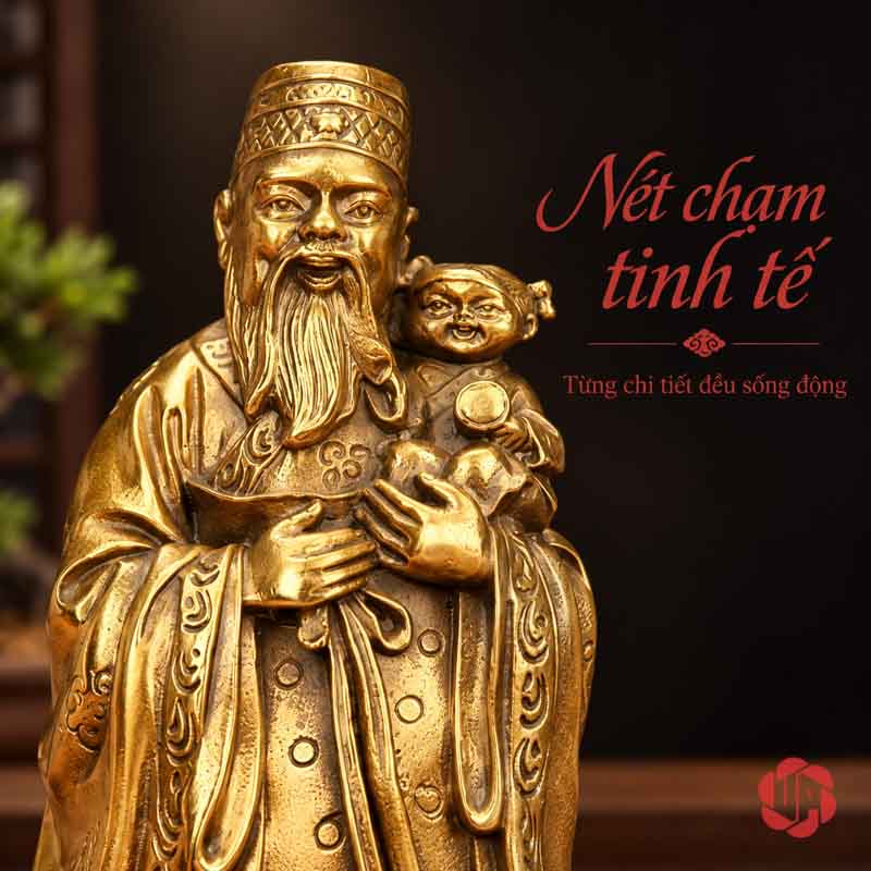 Bộ Tượng Phúc Lộc Thọ Tam Đa Bằng Đồng UPD008 Cận cảnh ông Phúc bế em bé trong bộ tượng Phúc Lộc Thọ bằng đồng