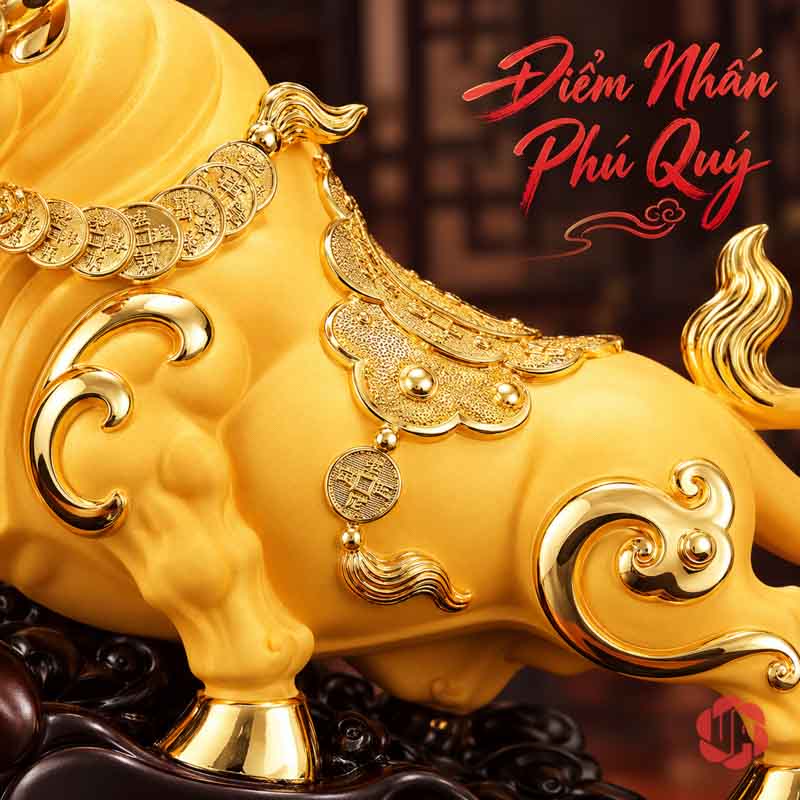 Tượng Phong Thủy Trâu Vàng Thịnh Vượng UPV083 Chi tiết thân trâu vàng với họa tiết cuộn và trang sức