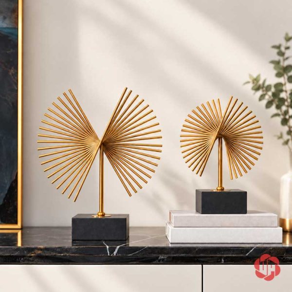 Decor phòng khách cánh chim bay hai cỡ trước nền tường sáng