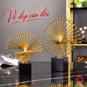 Hai tượng decor thời gian nhìn nghiêng thành dáng xòe