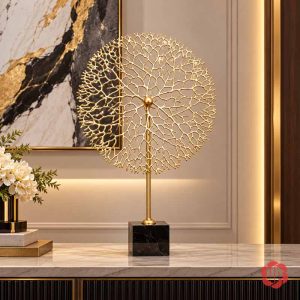 Cây trường sinh vàng đứng riêng trên chân đế đá đen