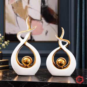 Decor trang trí nghệ thuật cặp tượng trắng ôm cầu vàng