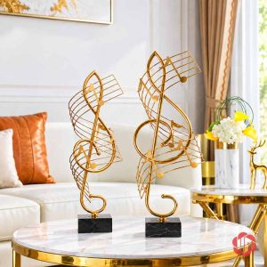 Decor trang trí nội thất cặp nốt nhạc trước sofa sáng