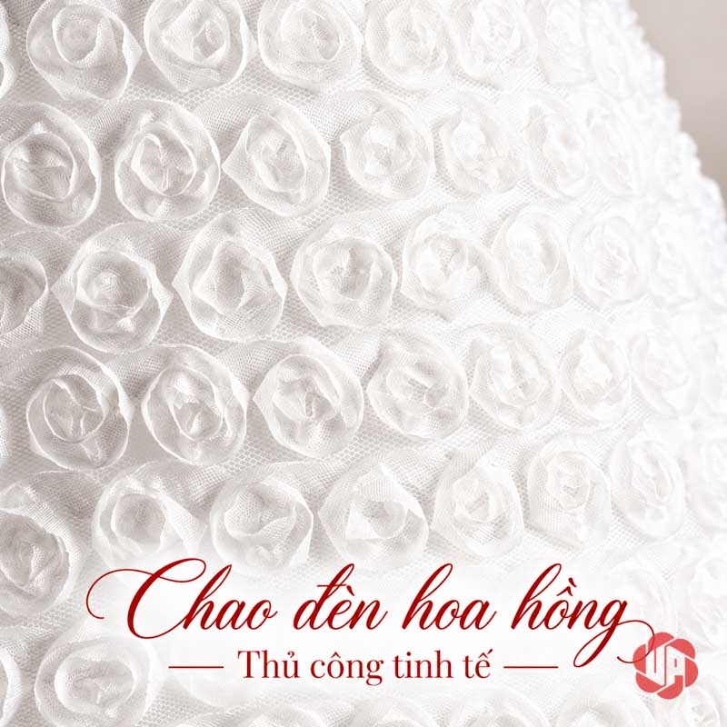 Đèn Ngủ Trang Trí Cô Dâu Chú Rể, Chao Hoa Hồng UPN033 Cận các bông hoa hồng trắng nổi trên bề mặt chao đèn
