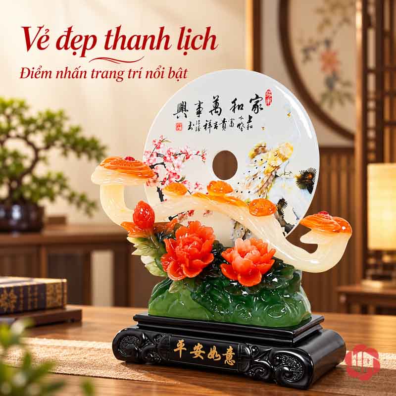 Cặp Bình Hút Lộc Phong Thủy Vàng Xanh Như Ý UP004 Đĩa hoa mẫu đơn phong thủy trưng bày trong nội thất cổ điển