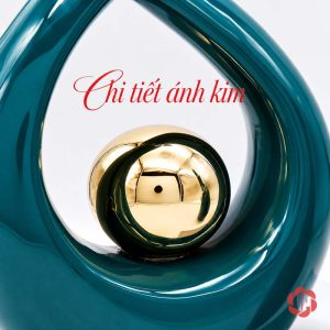 Đồ trang trí decor cận cảnh cầu vàng trong thân xanh ngọc