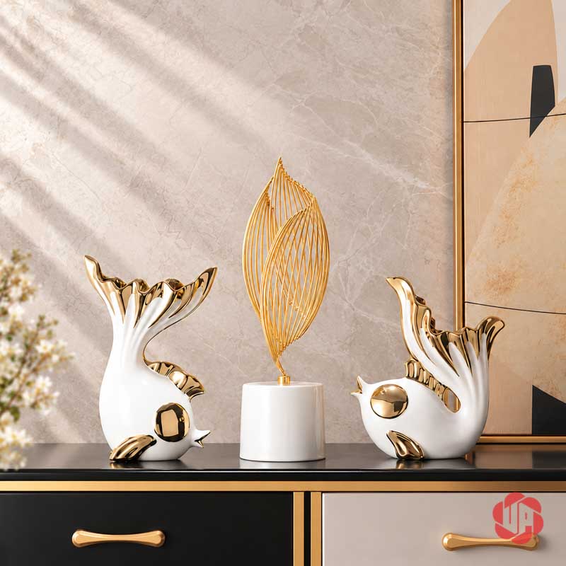 Tượng Decor Đôi Cá Trắng Vàng Và Ngọn Lửa UPS034 Đôi cá trắng vàng kèm ngọn lửa trên tủ phòng khách
