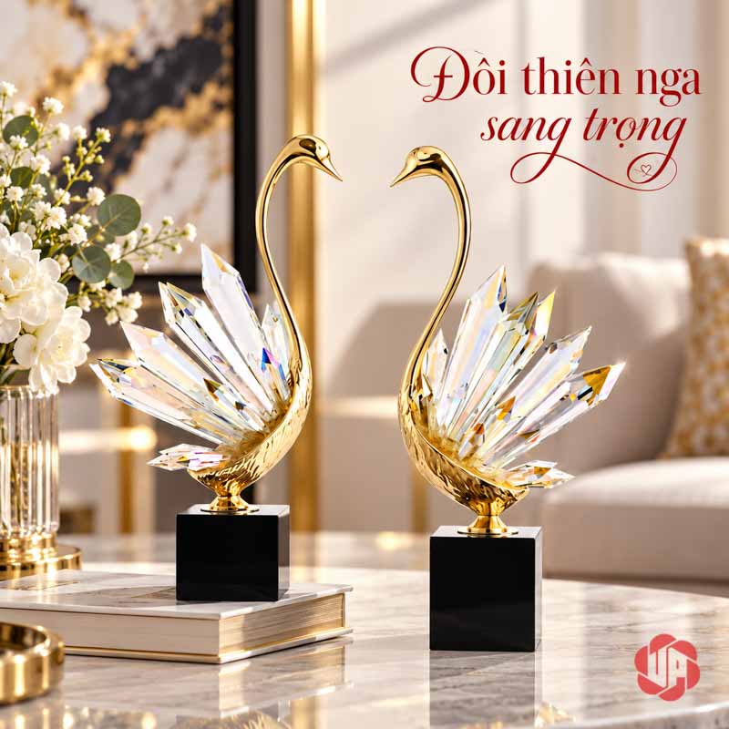 Tượng Decor Đôi Chim Thiên Nga Cao Cấp, Đồng Và Pha Lê UPD072-A Đôi thiên nga cổ vàng hướng vào nhau, đuôi pha lê xòe trên đế đen