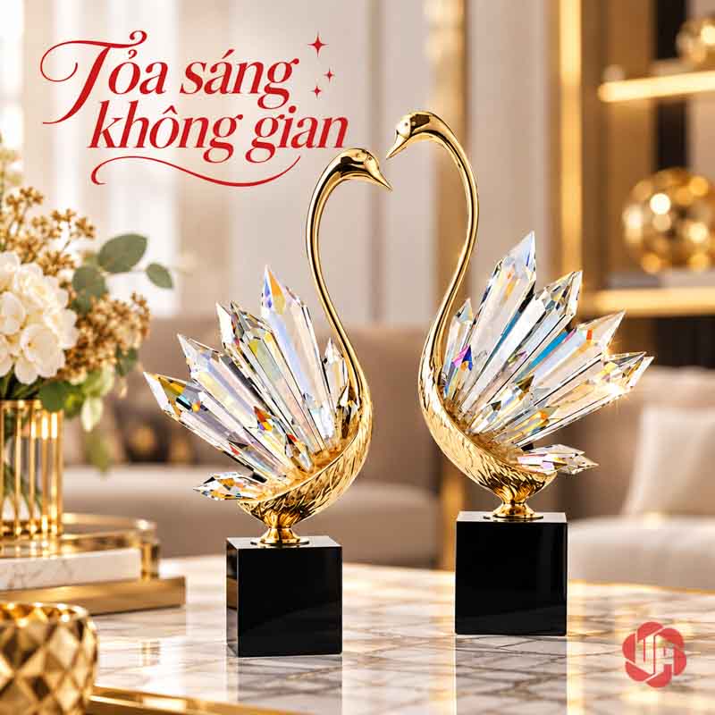 Tượng Decor Đôi Chim Thiên Nga Cao Cấp, Đồng Và Pha Lê UPD072-A Đôi thiên nga đặt gần nhau với hai đầu hướng vào giữa