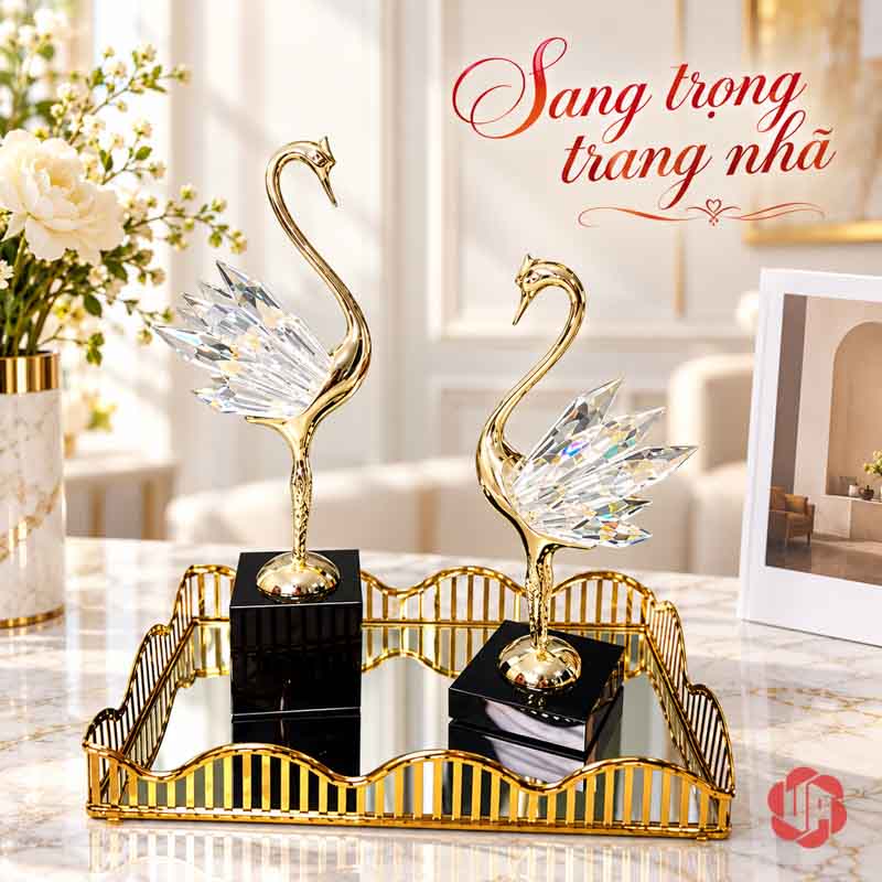Tượng Decor Đôi Chim Thiên Nga Bằng Đồng UPD072 Đôi thiên nga bày trong khay viền vàng trên mặt bàn đá sáng