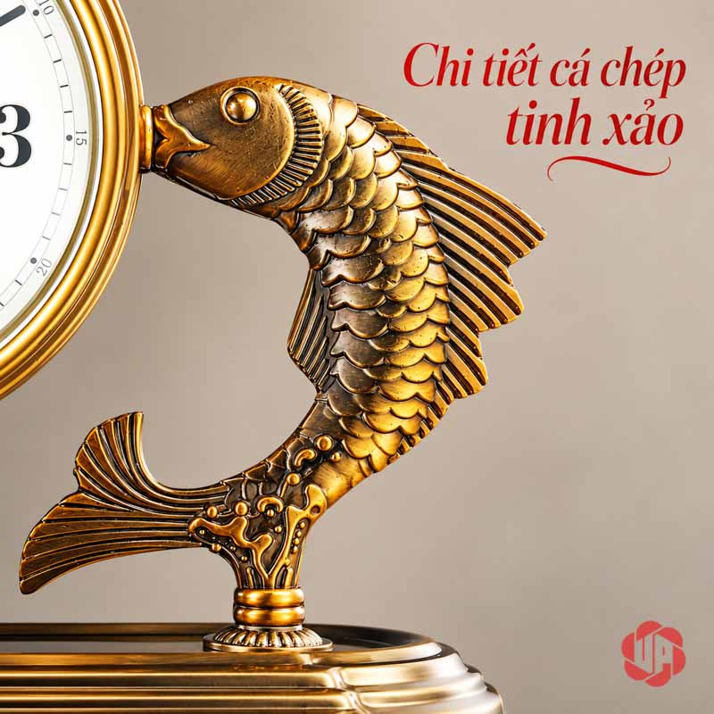 Đồng Hồ Để Bàn Đôi Cá Chép, Song Ngư Vọng Nguyệt UPHB24 Cận thân cá chép với vảy, vây và đuôi uốn cong