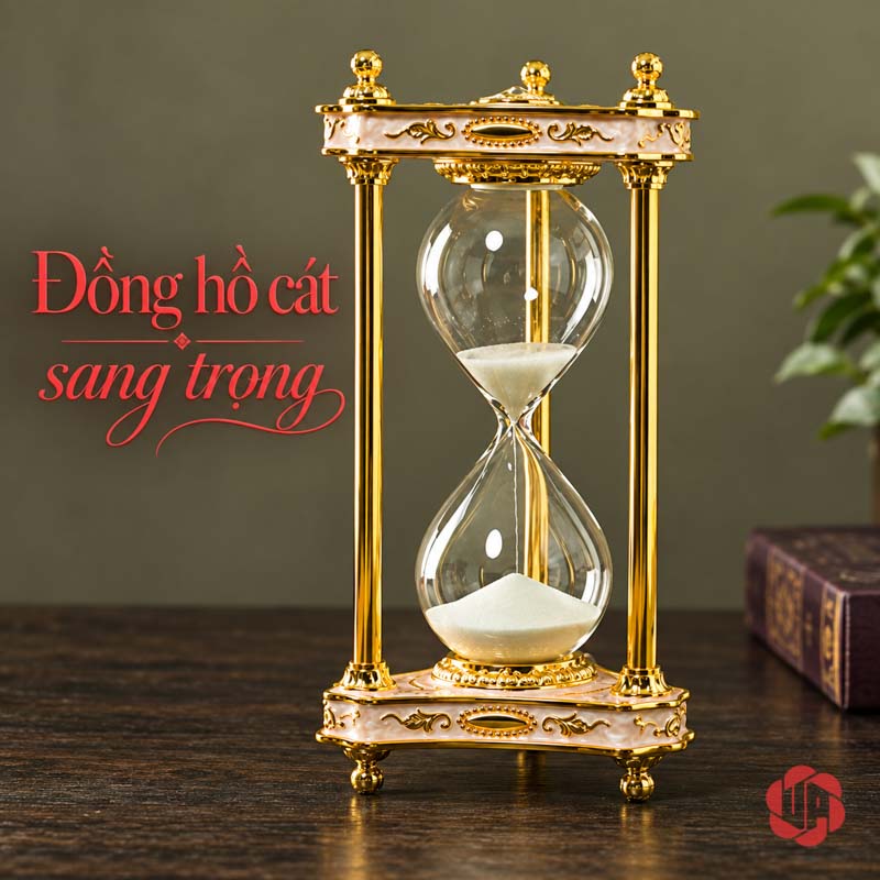 Đồ Trang Trí Bàn Làm Việc, Đồng Hồ Cát Cổ Điển UPV004 Đồng hồ cát trắng khung vàng có viền hoa văn trên bàn tối