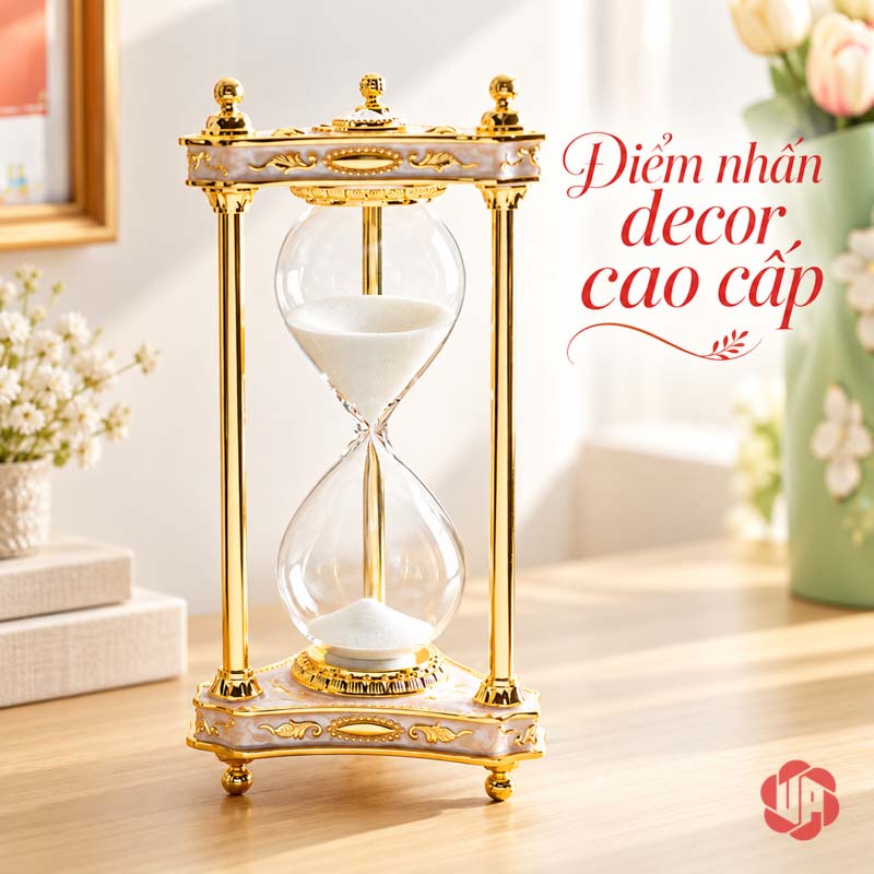 Đồ Trang Trí Bàn Làm Việc, Đồng Hồ Cát Cổ Điển UPV004 Đồng hồ cát khung vàng nhìn chếch trên mặt bàn sáng