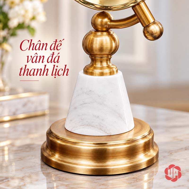Đồng Hồ Để Bàn Làm Việc, Chân Đá Cẩm Thạch UPHB11 Cận chân đá trắng vân xám và đế tròn ánh vàng của đồng hồ