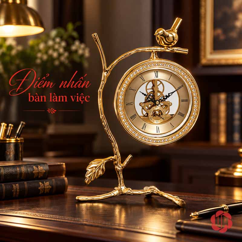 Đồng Hồ Để Bàn Trang Trí Chim Vàng UPHB08 Đồng hồ chim treo trên cành đặt trên bàn trước nền tối