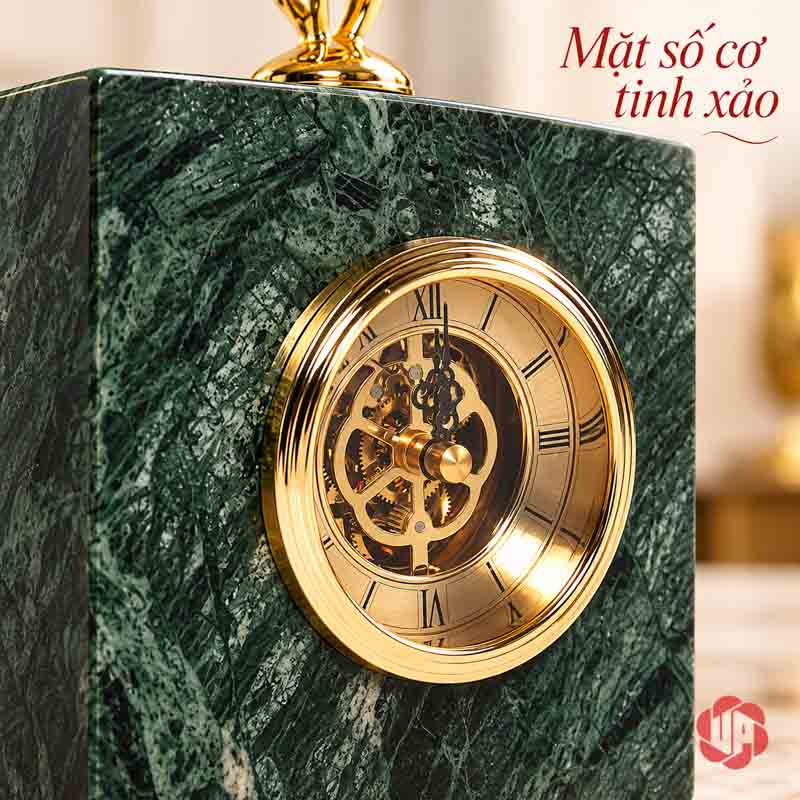 Đồng Hồ Để Bàn Cao Cấp, Hươu Vàng Đá Cẩm Thạch UPHB02 Cận mặt số La Mã vàng trên nền đá xanh có vân sáng