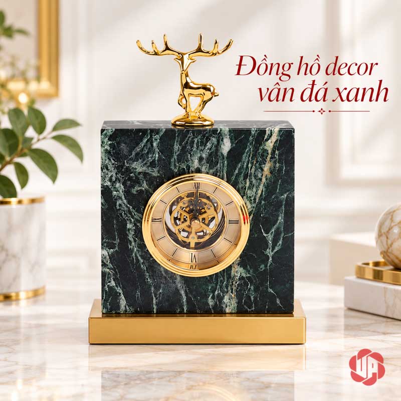 Đồng Hồ Để Bàn Cao Cấp, Hươu Vàng Đá Cẩm Thạch UPHB02 Đồng hồ hươu nền đá xanh trên bàn gần cửa sổ và cành lá