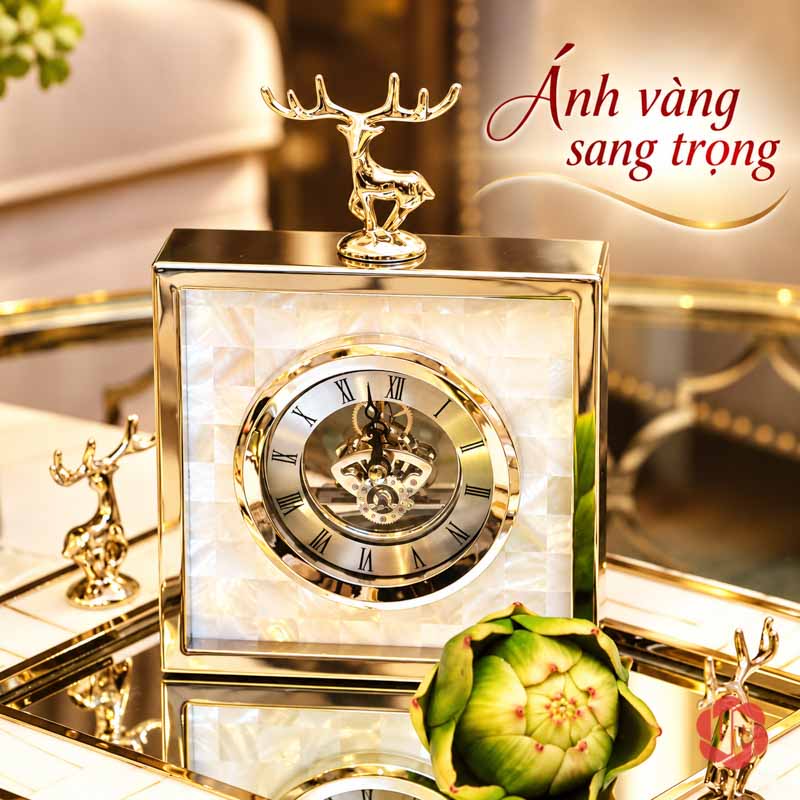 Đồ Trang Trí Bàn Làm Việc, Đồng Hồ Hươu Vàng UPHB01 Đồng hồ hươu nền trắng trên khay cạnh vật trang trí xanh