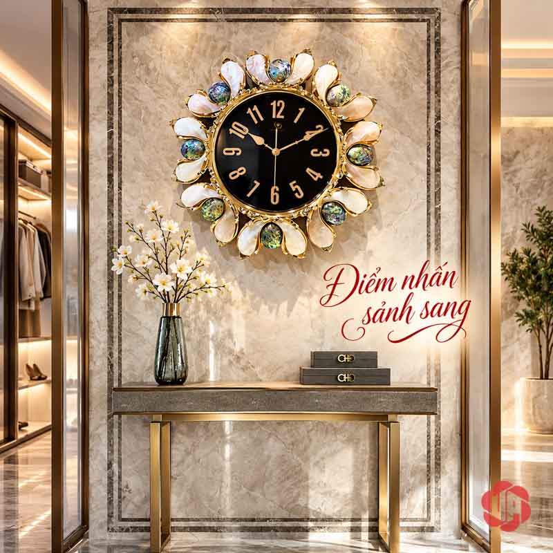 Đồng Hồ Treo Tường Cao Cấp Khảm Trai Tự Nhiên UPH023 Đồng hồ khảm trai tròn phía trên bàn console và bình hoa