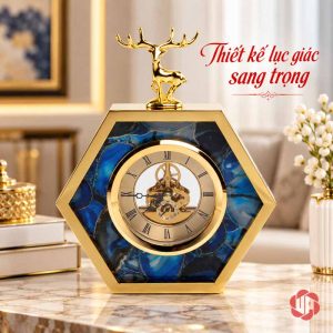 Đồng hồ hươu lục giác nhìn chính diện trên bàn đá sáng