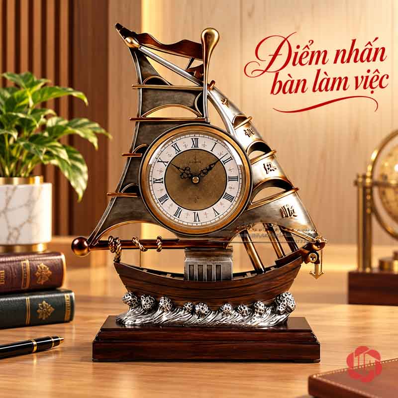 Đồng Hồ Đặt Bàn Thuyền Buồm, Thuận Buồm Xuôi Gió UPHB16 Đồng hồ thuyền buồm màu gỗ bày cạnh sách trên bàn làm việc