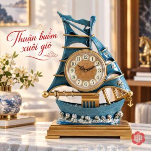 Đồng hồ thuyền buồm xanh với mặt số tròn và chân đế ánh vàng