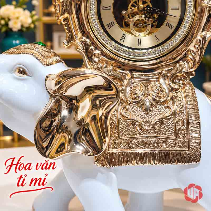 Đồng Hồ Trang Trí Voi Phong Thủy Trắng Vàng UPHB23 Cận tai voi ánh vàng và tấm trang trí nhiều hoa văn trên lưng