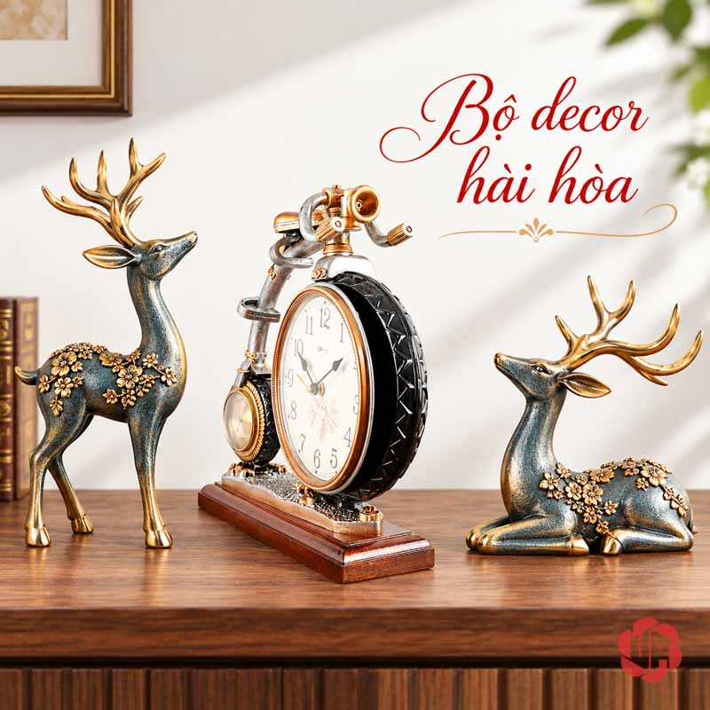 Đồng Hồ Xe Đạp Để Bàn Phong Cách Retro UPHB20 Đồng hồ xe đạp bày giữa hai tượng hươu trên mặt tủ gỗ